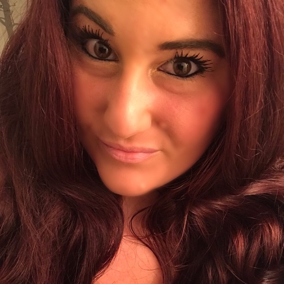 Meet your posher, Nikki🦋 - Picture 3 of 8